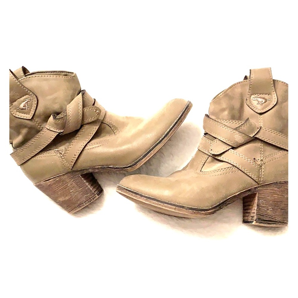 LIKE NEW BOOTIES